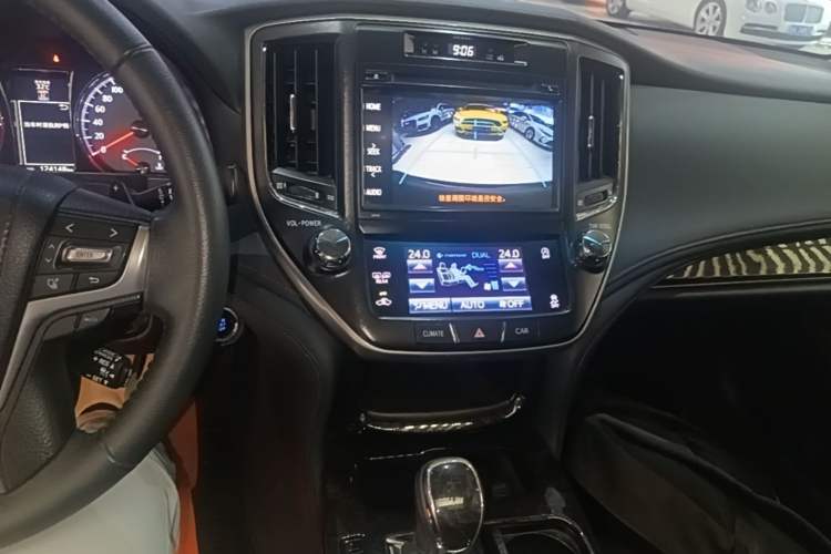 Used Toyota Crown 2018 2.0T Fashion Edition Audio And AC Panel