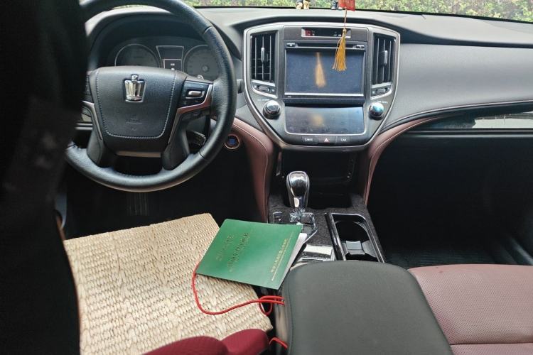 Used Toyota Crown 2018 2.0T Sport Edition Center Console