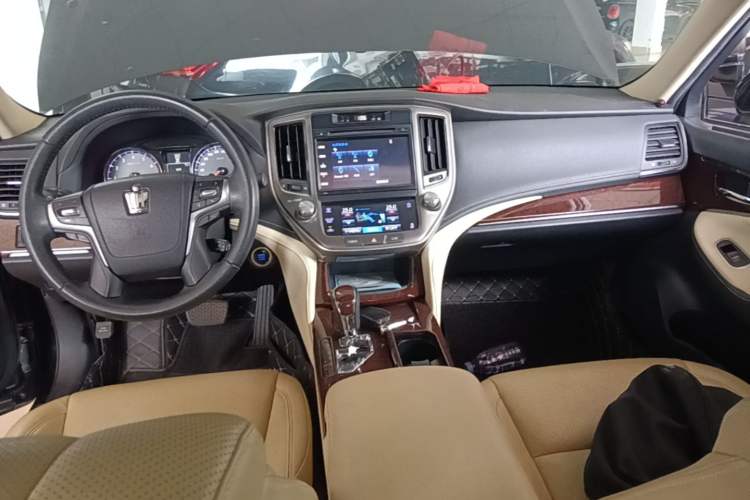 Used Toyota Crown 2018 2.0T Fashion Edition Center Console