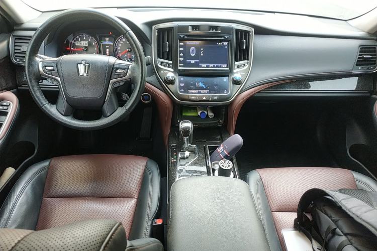 Used Toyota Crown 2018 2.0T Sport Edition Center Console