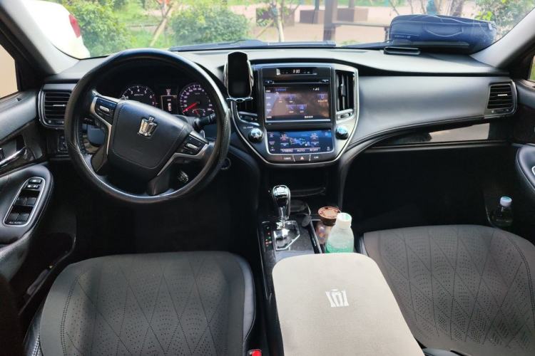 Used Toyota Crown 2018 2.0T Fashion Edition Center Console