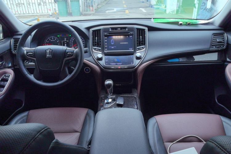 Used Toyota Crown 2018 2.0T Sport Edition Center Console