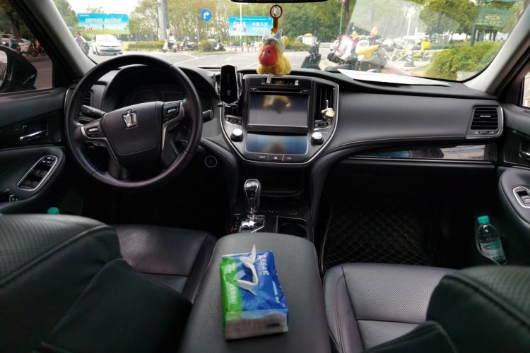 Used Toyota Crown 2018 2.0T Fashion Edition Center Console