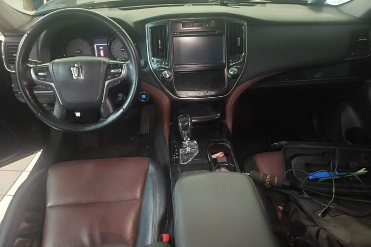 Used Toyota Crown 2018 2.0T Sport Edition Center Console
