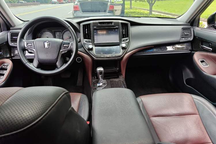 Used Toyota Crown 2018 2.0T Sport Edition Center Console