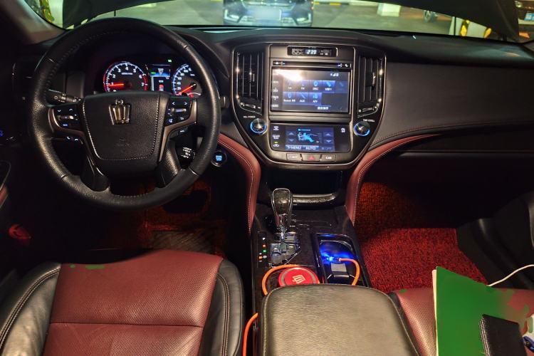 Used Toyota Crown 2018 2.0T Sport Edition Center Console