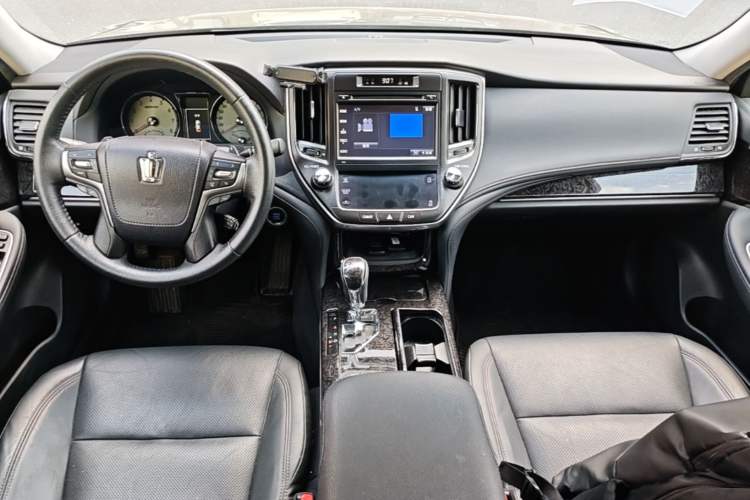 Used Toyota Crown 2018 2.0T Fashion Edition Center Console