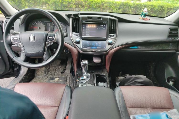 Used Toyota Crown 2018 2.0T Sport Edition Center Console