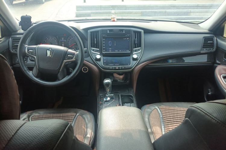 Used Toyota Crown 2018 2.0T Sport Edition Center Console