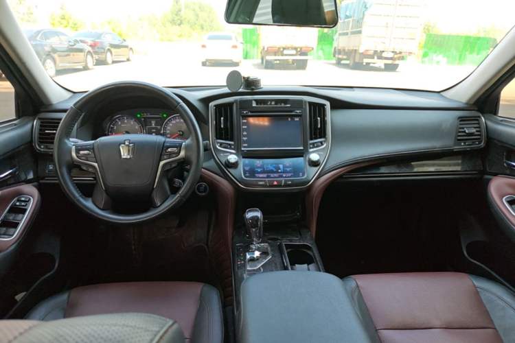 Used Toyota Crown 2018 2.0T Sport Edition Center Console