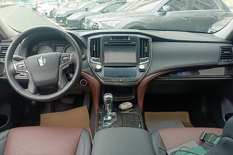 Used Toyota Crown 2018 2.0T Sport Edition Center Console