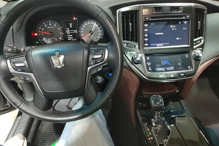 Used Toyota Crown 2018 2.0T Sport Edition Center Console