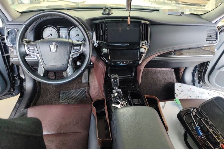 Used Toyota Crown 2018 2.0T Sport Edition Center Console