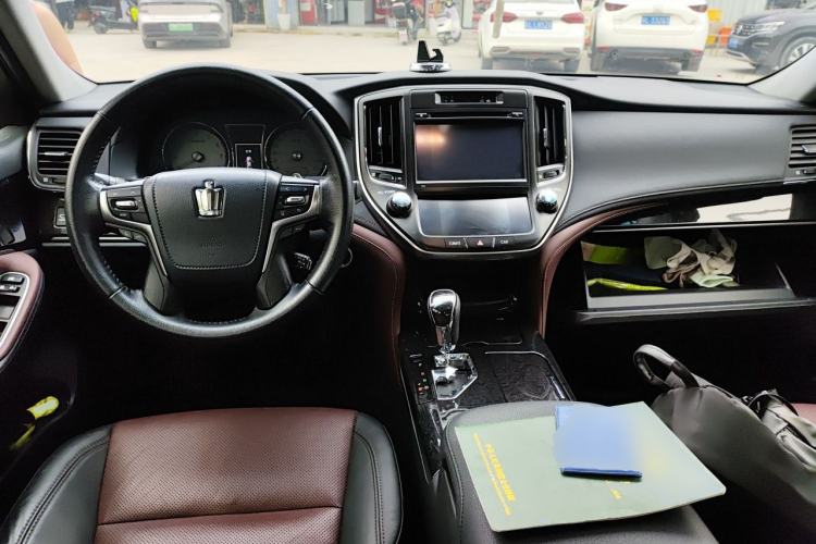 Used Toyota Crown 2018 2.0T Sport Edition Center Console