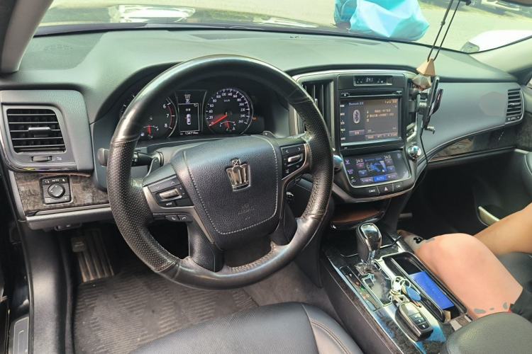 Used Toyota Crown 2018 2.0T Fashion Edition Center Console