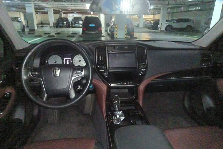 Used Toyota Crown 2018 2.0T Sport Edition Center Console