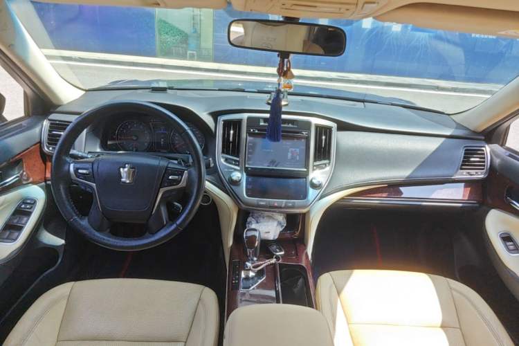Used Toyota Crown 2018 2.0T Fashion Edition Center Console