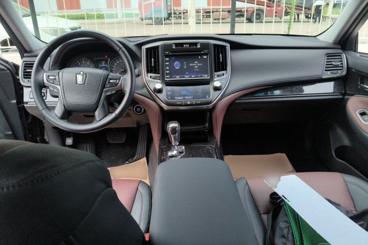 Used Toyota Crown 2018 2.0T Sport Edition Center Console
