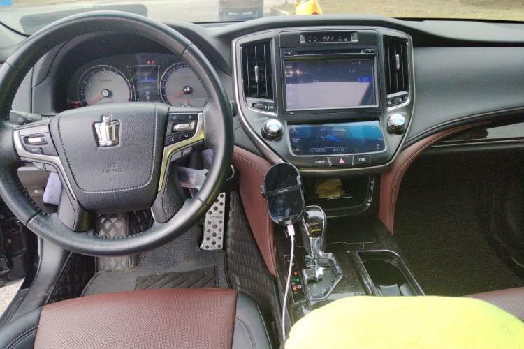 Used Toyota Crown 2018 2.0T Sport Edition Center Console