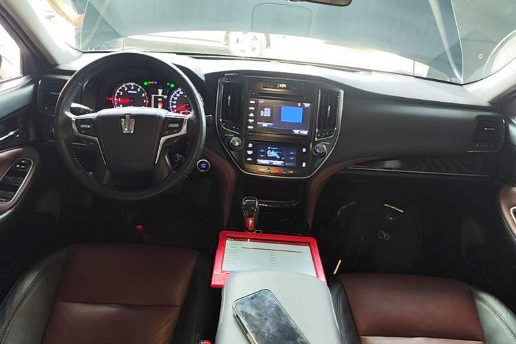 Used Toyota Crown 2018 2.0T Sport Edition Center Console