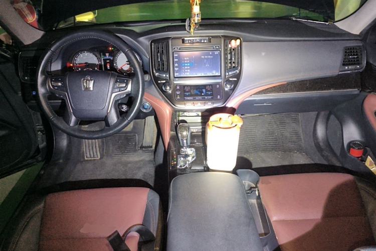 Used Toyota Crown 2018 2.0T Sport Edition Center Console