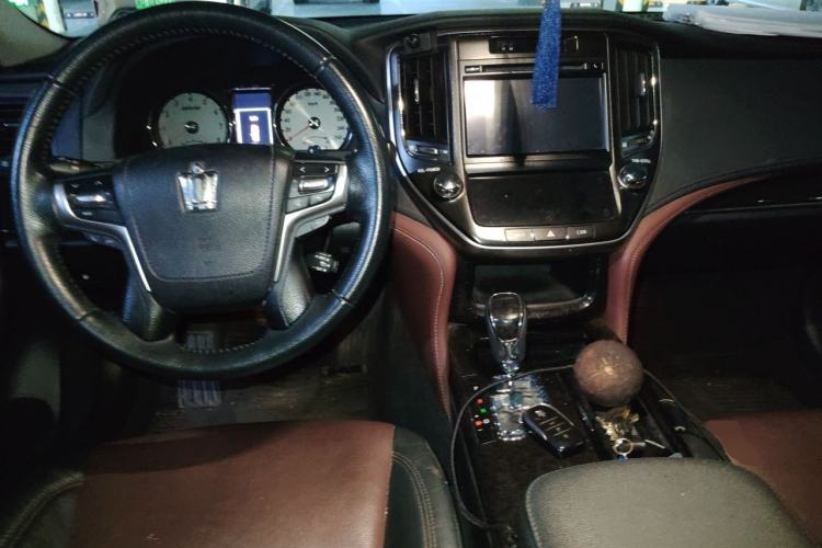 Used Toyota Crown 2018 2.0T Sport Edition Center Console