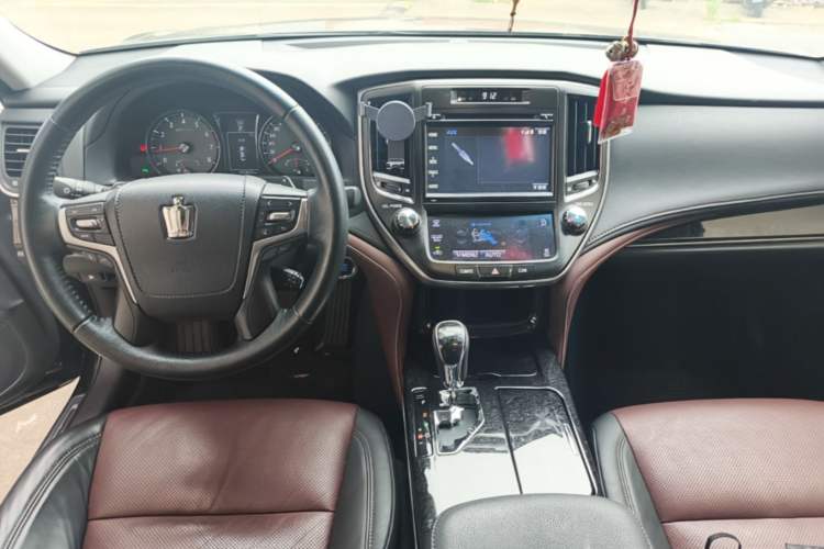 Used Toyota Crown 2018 2.0T Sport Edition Center Console