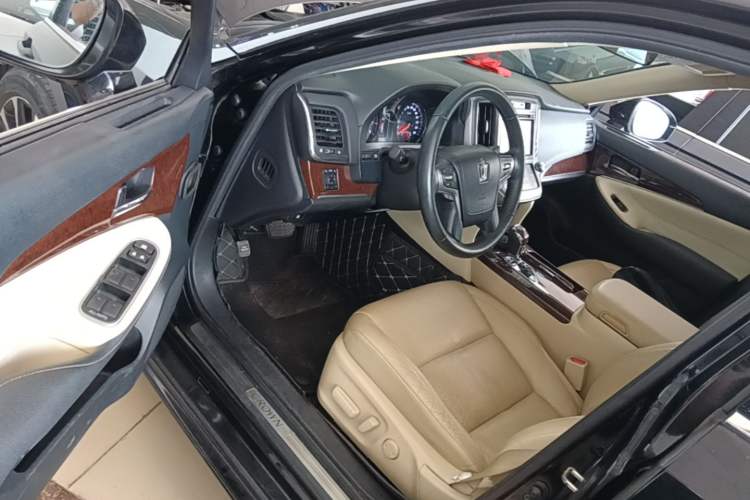 Used Toyota Crown 2018 2.0T Fashion Edition Driver Seat