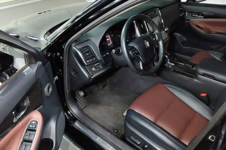 Used Toyota Crown 2018 2.0T Sport Edition Driver Seat