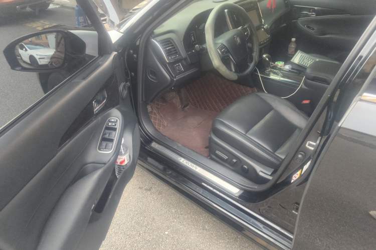 Used Toyota Crown 2018 2.0T Fashion Edition Driver Seat