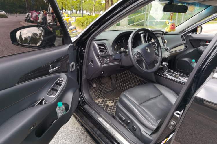 Used Toyota Crown 2018 2.0T Fashion Edition Driver Seat