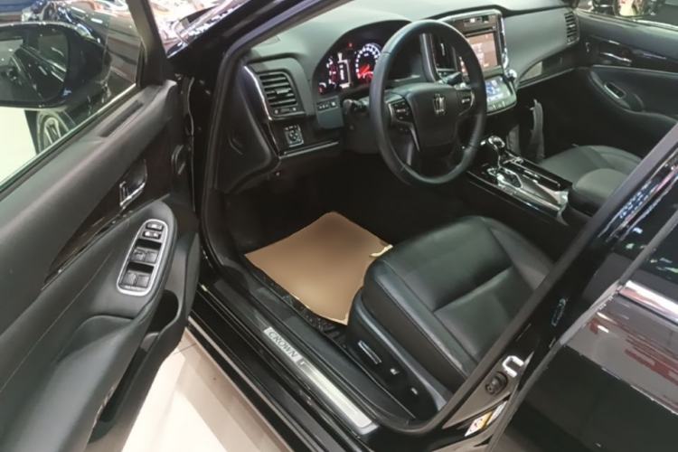 Used Toyota Crown 2018 2.0T Fashion Edition Driver Seat