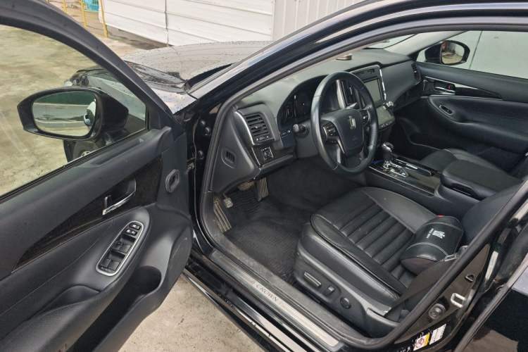 Used Toyota Crown 2018 2.0T Fashion Edition Driver Seat