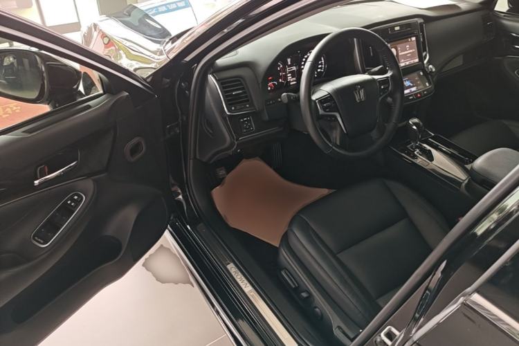 Used Toyota Crown 2018 2.0T Fashion Edition Driver Seat