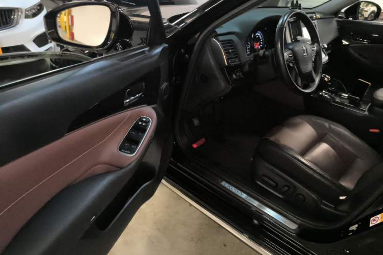 Used Toyota Crown 2018 2.0T Sport Edition Driver Seat