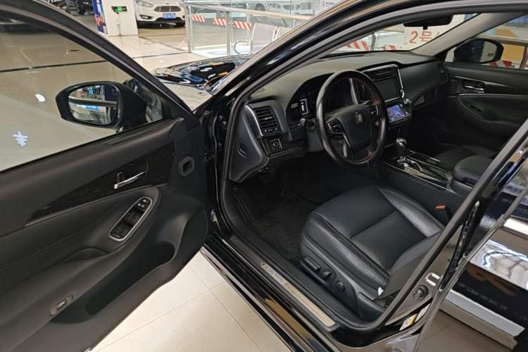 Used Toyota Crown 2018 2.0T Fashion Edition Driver Seat