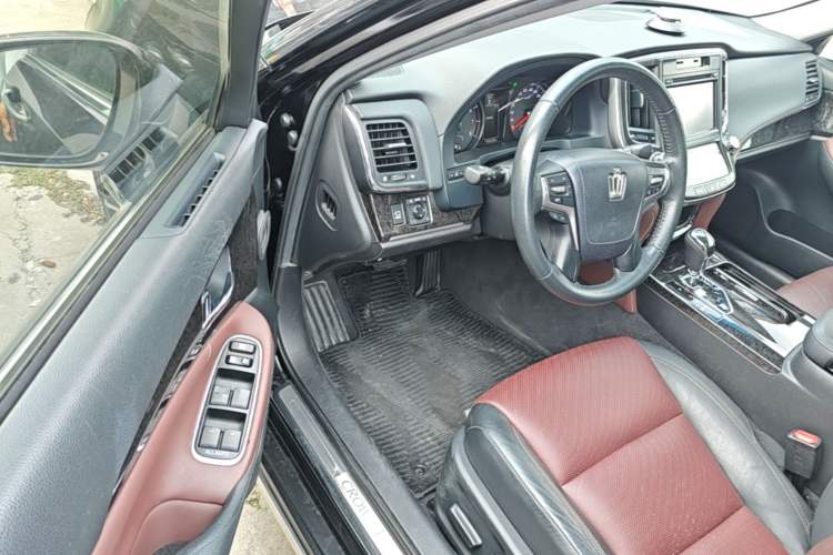 Used Toyota Crown 2018 2.0T Sport Edition Driver Seat