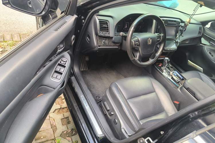 Used Toyota Crown 2018 2.0T Fashion Edition Driver Seat