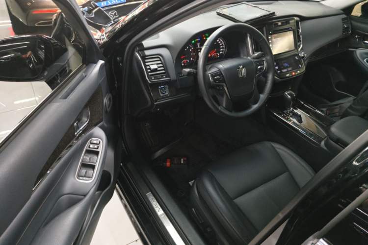 Used Toyota Crown 2018 2.0T Fashion Edition Driver Seat