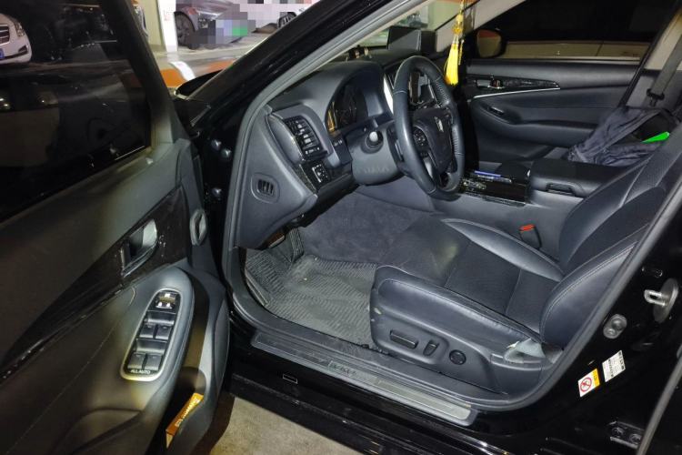 Used Toyota Crown 2018 2.0T Fashion Edition Driver Seat