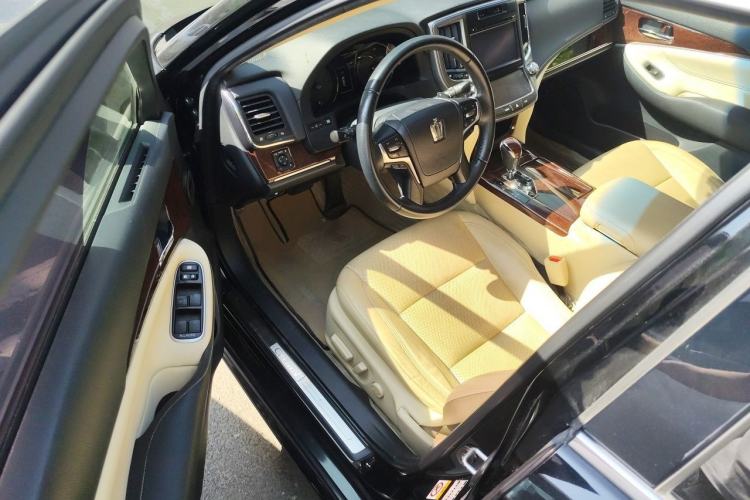 Used Toyota Crown 2018 2.0T Fashion Edition Driver Seat