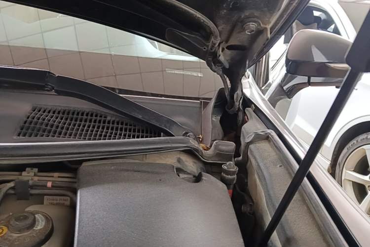 Used Toyota Crown 2018 2.0T Fashion Edition Engine Bay Left
