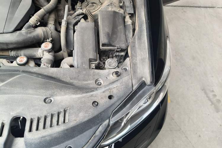Used Toyota Crown 2018 2.0T Fashion Edition Engine Bay Left