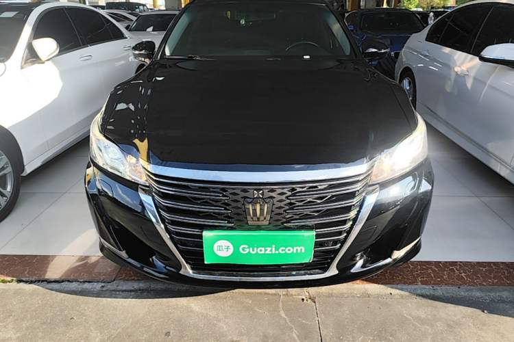 Used Toyota Crown 2018 2.0T Fashion Edition Front