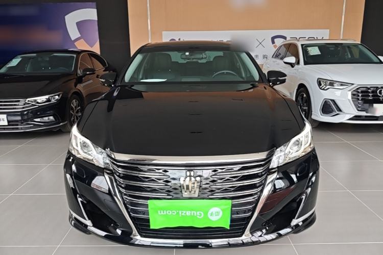 Used Toyota Crown 2018 2.0T Fashion Edition Front