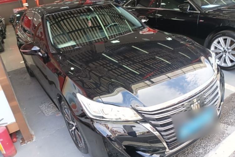 Used Toyota Crown 2018 2.0T Fashion Edition Front Right 45 Deg