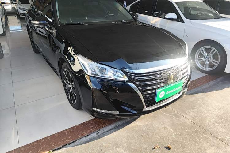 Used Toyota Crown 2018 2.0T Fashion Edition Front Right 45 Deg