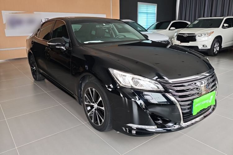 Used Toyota Crown 2018 2.0T Fashion Edition Front Right 45 Deg