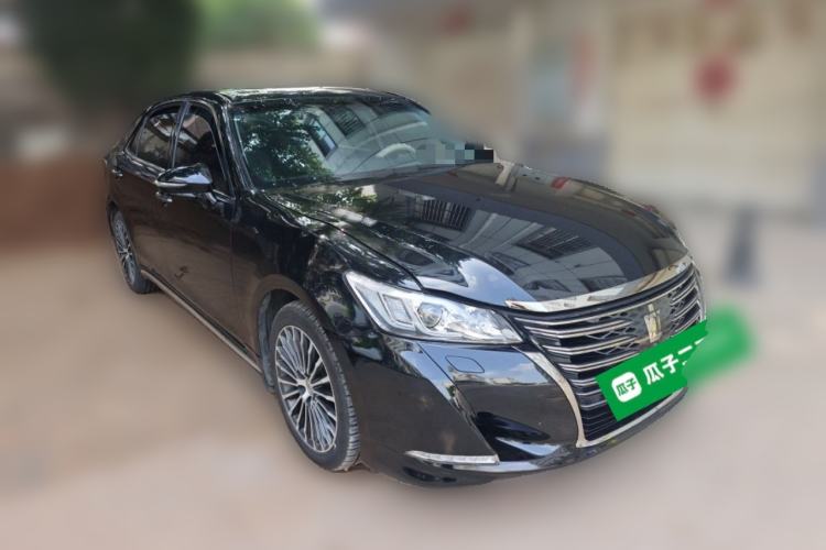 Used Toyota Crown 2018 2.0T Premium Edition Front Right 45 Deg