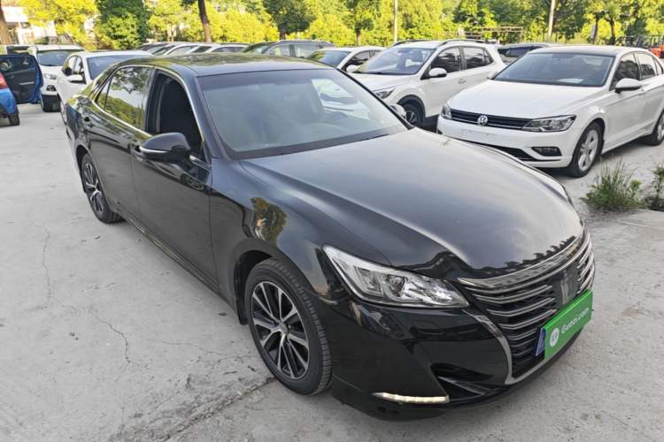 Used Toyota Crown 2018 2.0T Fashion Edition Front Right 45 Deg